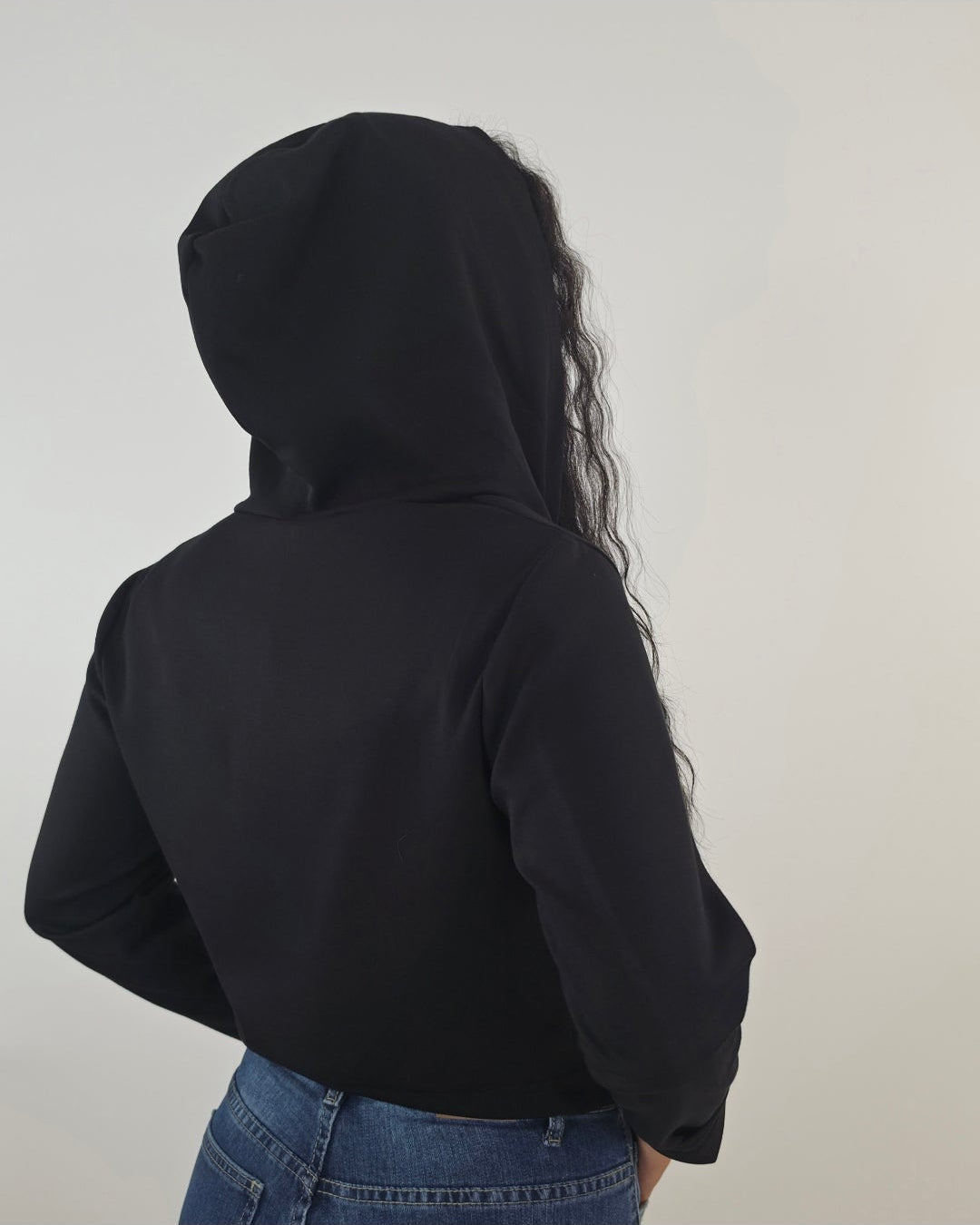 Felpa Donna Cropped con Cappuccio e Zip - nero in paleTTe. abbigliamento