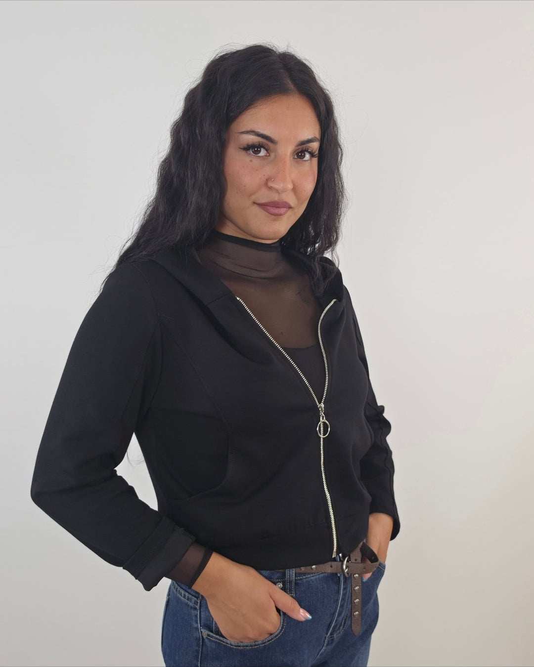 Felpa Donna Cropped con Cappuccio e Zip - nero in paleTTe. abbigliamento
