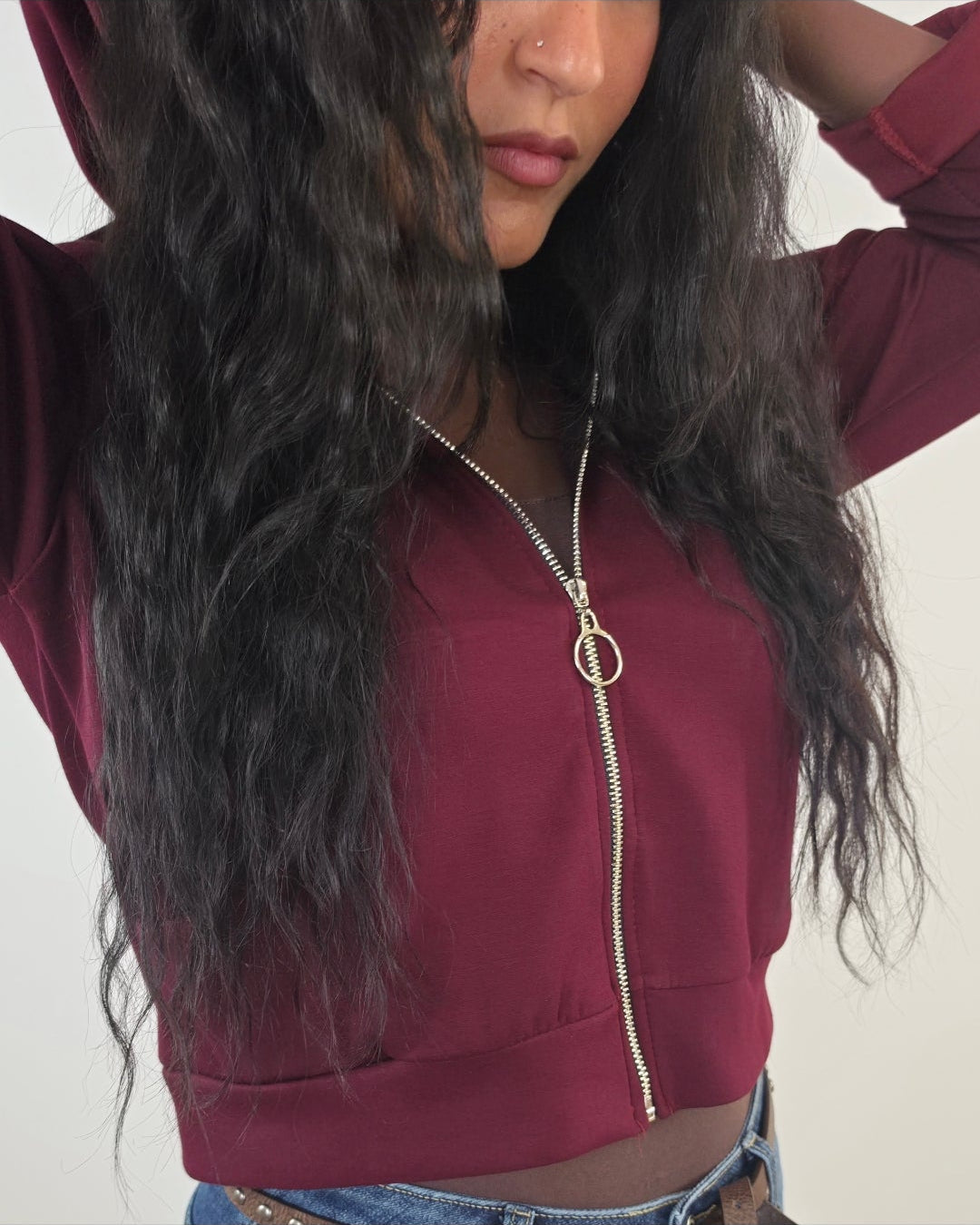 Felpa Donna Cropped con Cappuccio e Zip - bordeaux in paleTTe. abbigliamento