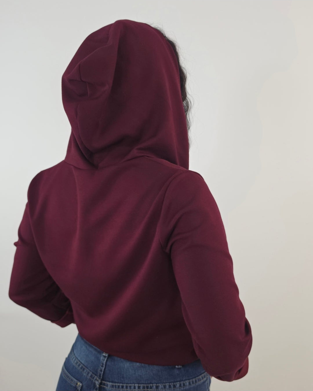 Felpa Donna Cropped con Cappuccio e Zip - bordeaux in paleTTe. abbigliamento