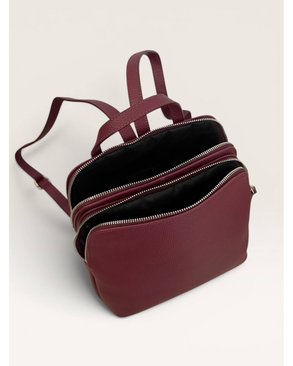 Zaino in Vera Pelle Martellata Bordeaux |  Doppia Tasca con Zip in paleTTe. abbigliamento